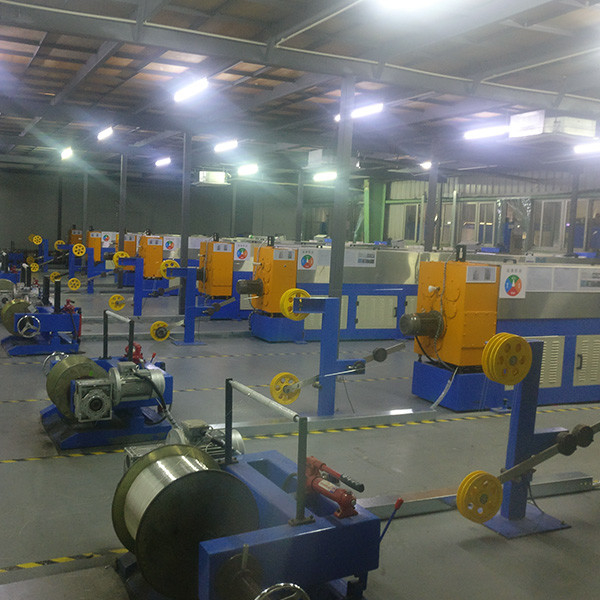 Tipo horizontal máquina do fio de PTFE da extrusão do impulso